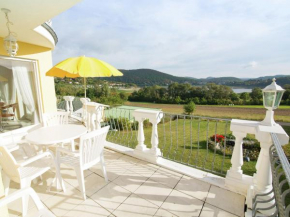 Отель Exclusive apartment with large balcony and lake view directly on to the Edersee  Бринхаузен